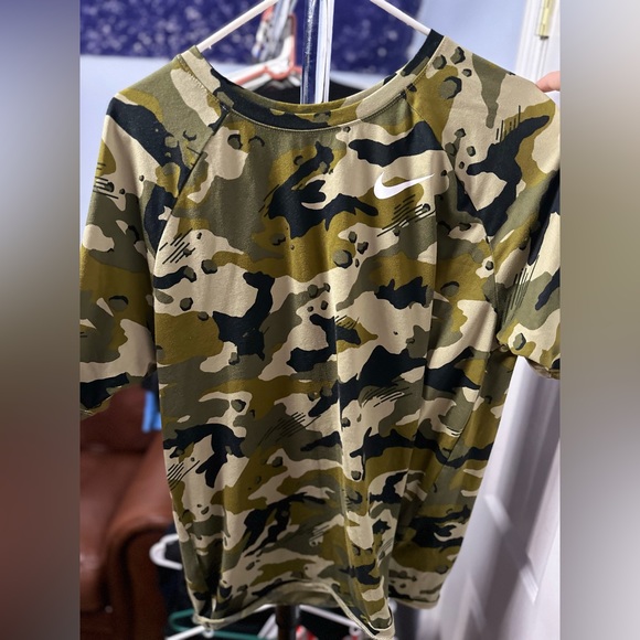 Nike Activewear Camo T-Shirt - Picture 1 of 4